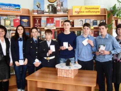 Юных саратовцев готовят стать избирателями