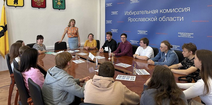 В Избирательной комиссии Ярославской области прошла встреча с молодёжным активом Пошехонского муниципального района, в том числе с членами молодёжной ТИК.