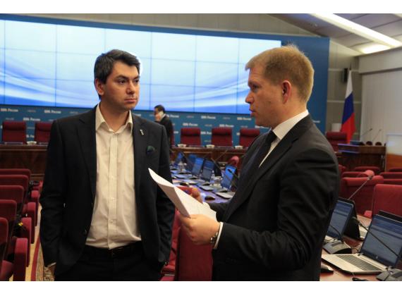 Григорий Мельконьянц — Сопредседатель совета движения в защиту прав избирателей «Голос» и Антон Лопатин - член Центральной избирательной комиссии России